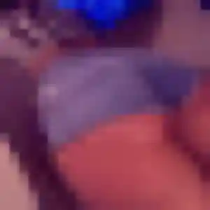Karima, 21 ans, connectée à Cherbourg-en-Cotentin pour une rencontre coquine