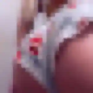 Photo de Dana à Crozon (21 ans) - rencontre coquine discret