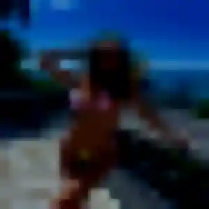 Contacte Valentina, 26 ans à Fouesnant en privé