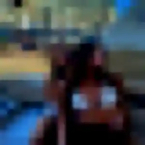 Leana (19 ans) à Izon attend une rencontre aujourd'hui