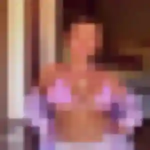 Photo exclusive de Adelaide, 35 ans à Liffré - plan discret
