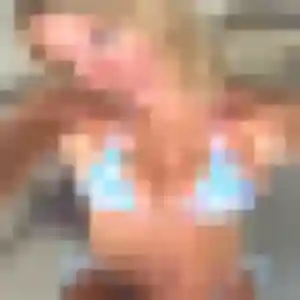 Photo de Agathe à Saint-Denis-de-Pile (28 ans) - rencontre coquine gratuit