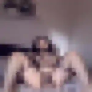 Anouk, 19 ans, connectée à Sérignan pour une rencontre coquine